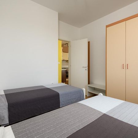 Apartment Sugar Ровин Екстериор снимка