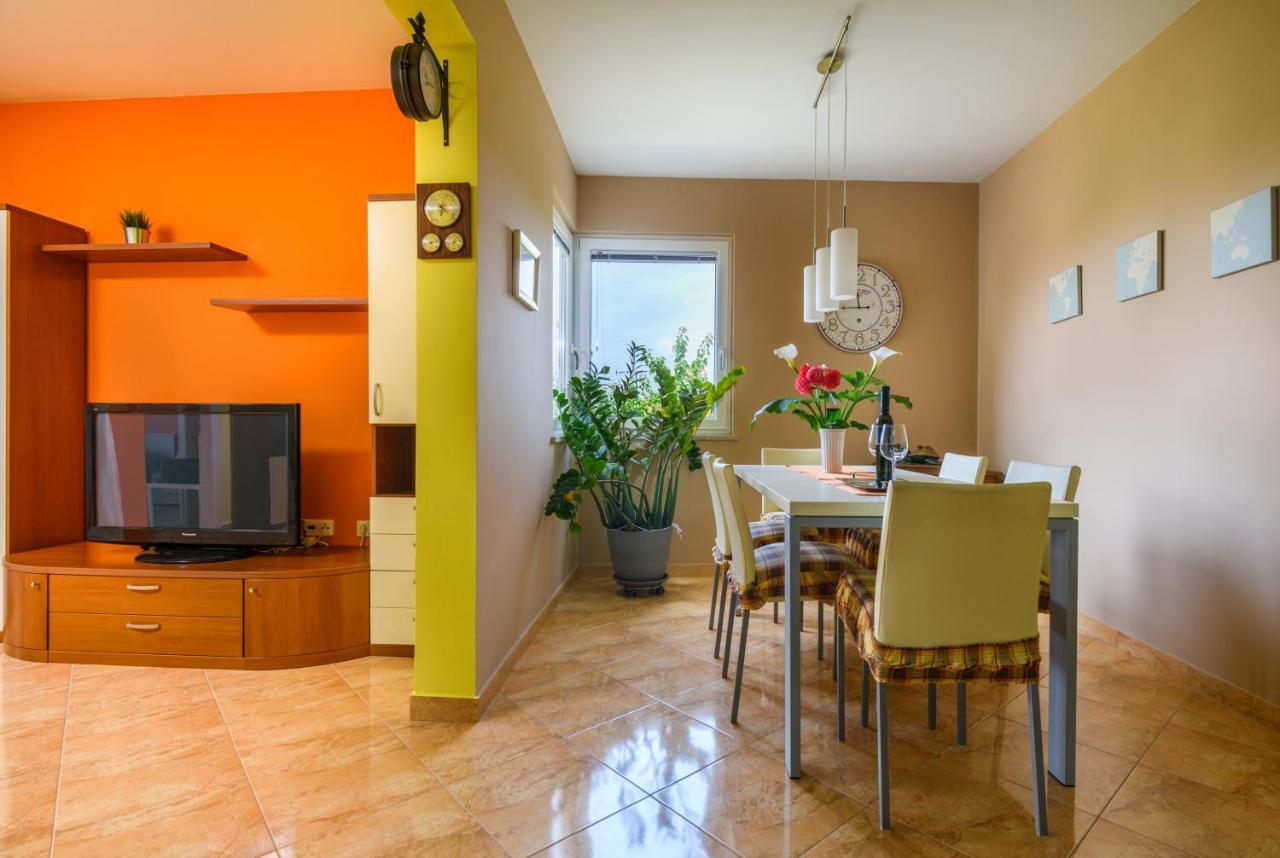 Apartment Sugar Ровин Екстериор снимка