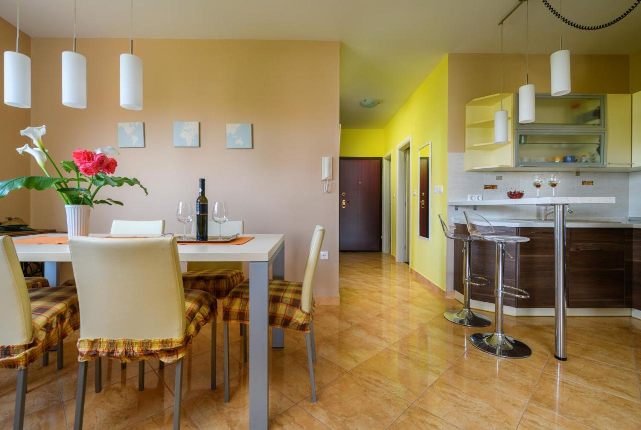 Apartment Sugar Ровин Екстериор снимка