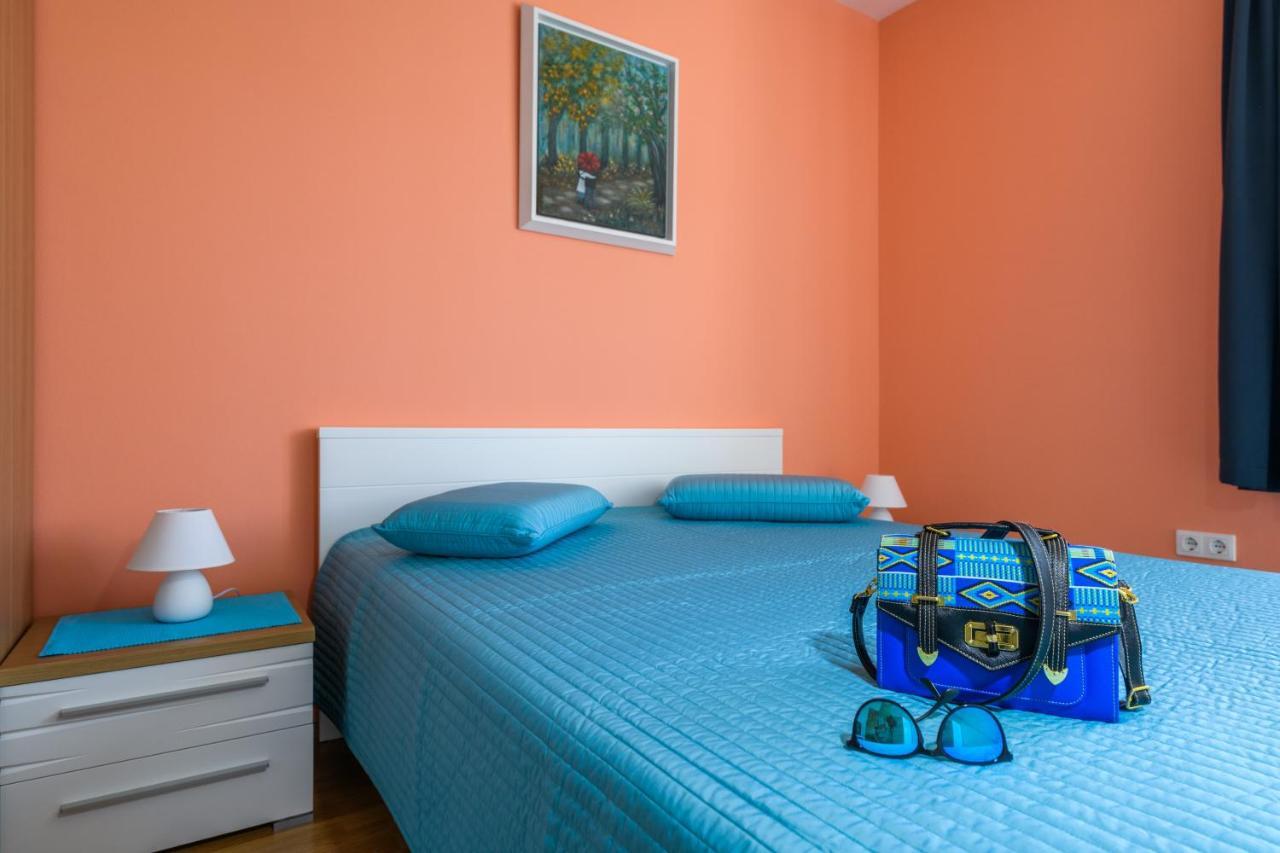 Apartment Sugar Ровин Екстериор снимка